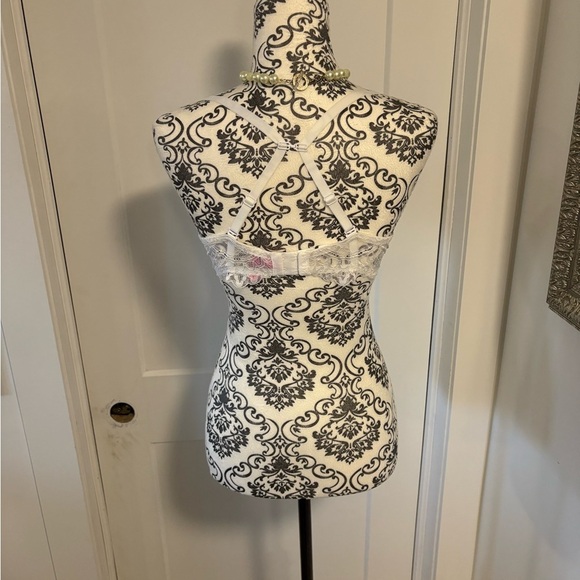 LA SENZA Beyond Sexy - Classic Plunge 36 C - Picture 4 of 7